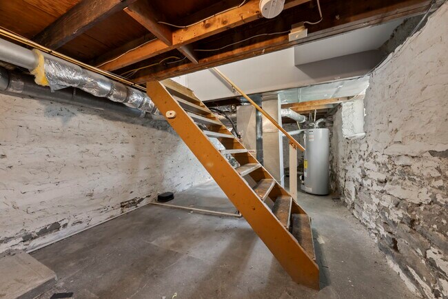 Building Photo - 1343 Bruck St