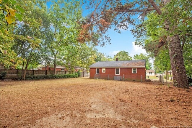 Building Photo - 4914 Walnut Dr