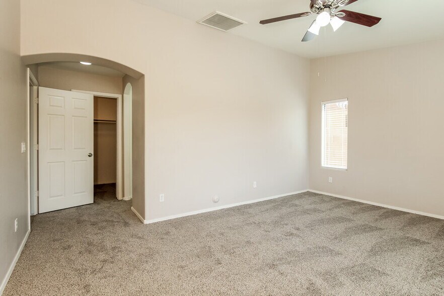 Building Photo - 2431 W Gaby Rd