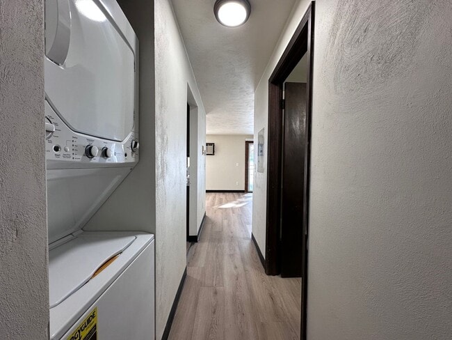 Building Photo - Noble Estates |||