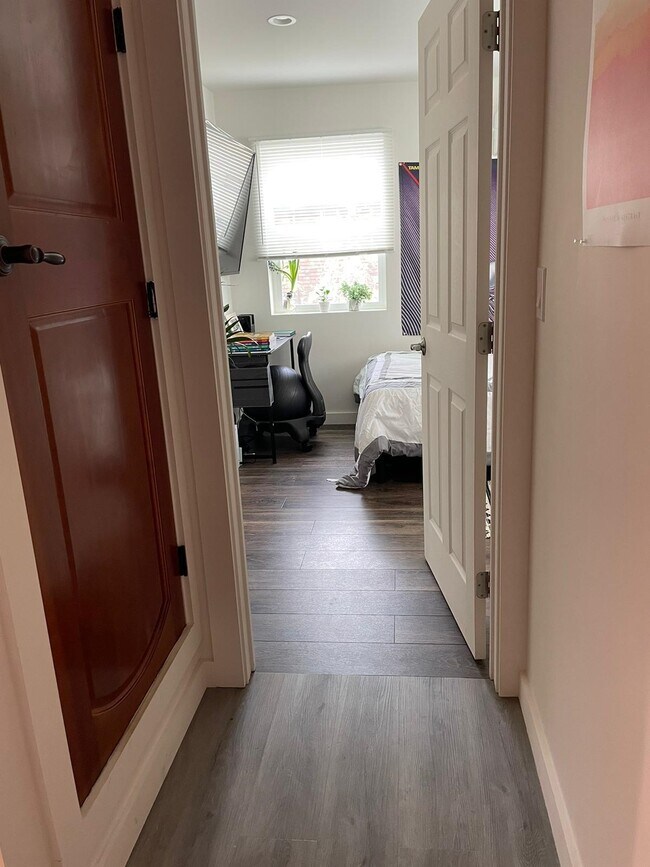 Building Photo - 2624 Regent St