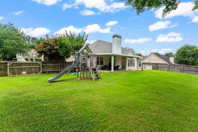 Building Photo - 3 Bedrooms 2 baths in McDonough on 1 acre waterfront backyard with private dock.