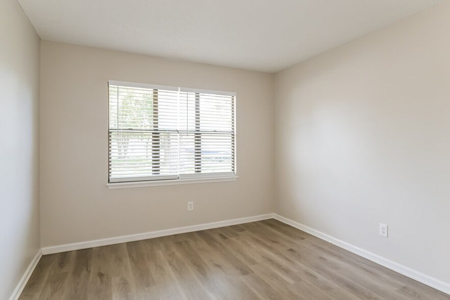Building Photo - 11846 Marabou Ct N
