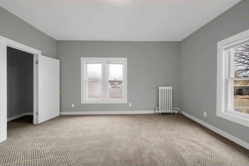Building Photo - 1055 7th St W