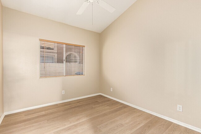 Building Photo - Beautiful 3 bedroom home in Ahwatukee Foothills with sparkling pool!