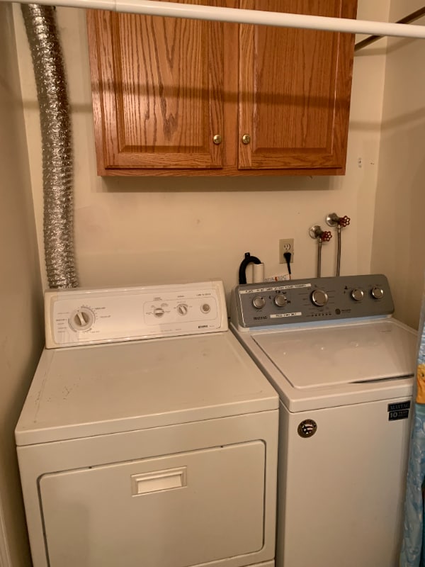 Building Photo - 107 University Ave