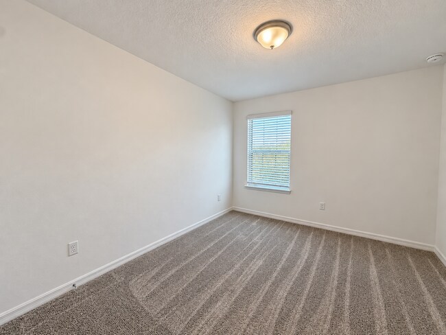 Building Photo - Harbor Square townhome home