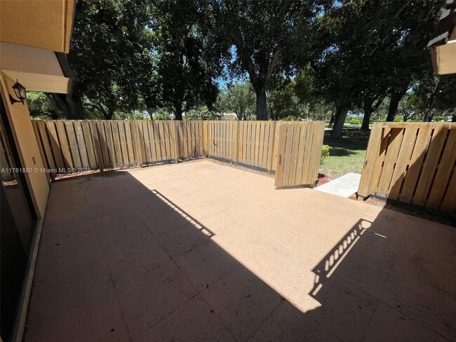 Building Photo - 726 7th Way
