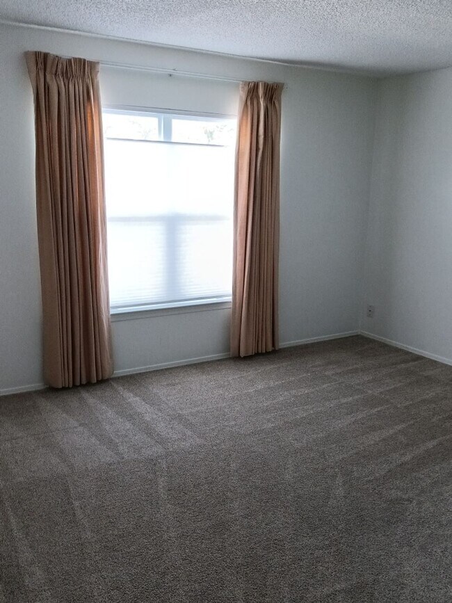 Building Photo - 2 Bedroom, 2 Bathroom! Lovely Home Coming Soon!