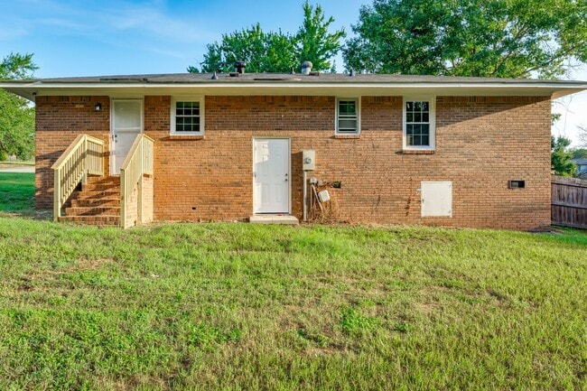 Building Photo - 216 Cross Hill Rd