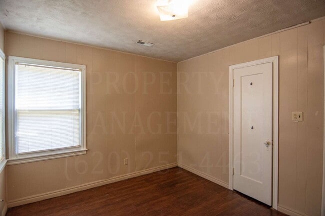 Building Photo - 2-Bed 1- Bath