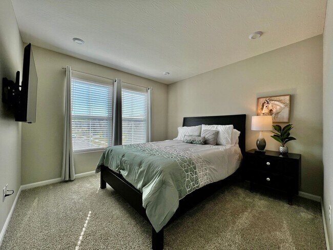 Building Photo - Fully Furnished Executive Miamisburg Home