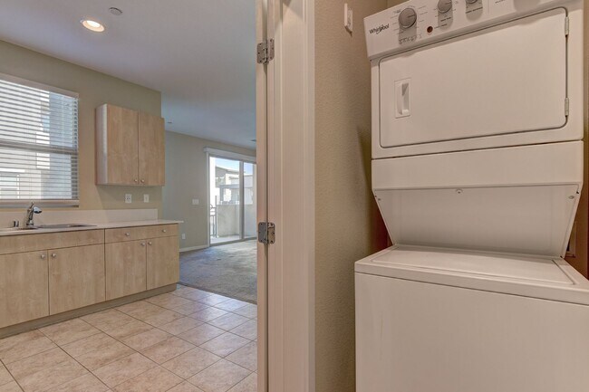Building Photo - Gorgeous Condo! MUST SEE!!!