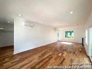 Building Photo - 2615 S Flores St