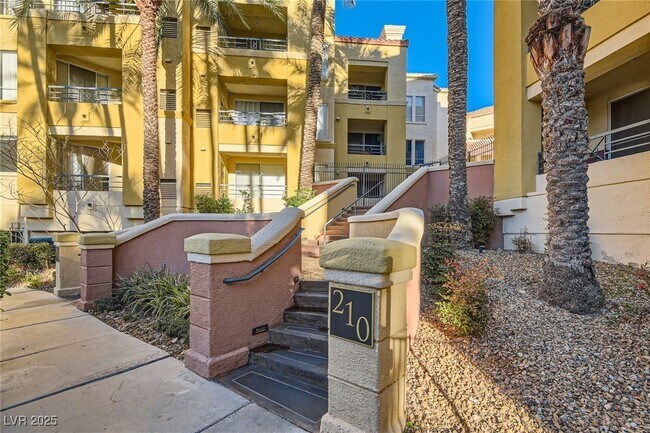 Building Photo - 210 E Flamingo Rd