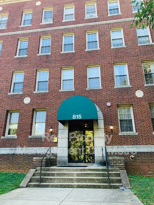 Building Photo - 815 Maryland Ave NE