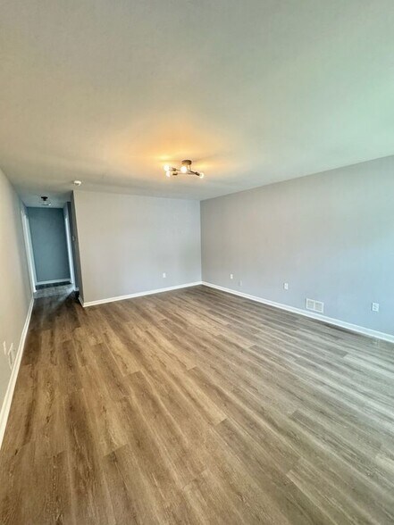 Building Photo - 4917 Manheim Ave