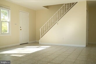 Building Photo - 6 Botany Cir