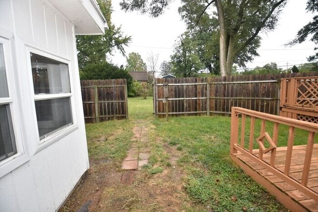 Building Photo - East side of South Bend 3 bedroom, 1.5 bat...