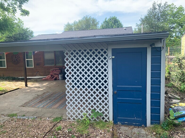 Backyard storage shed - 309 Irvington Dr
