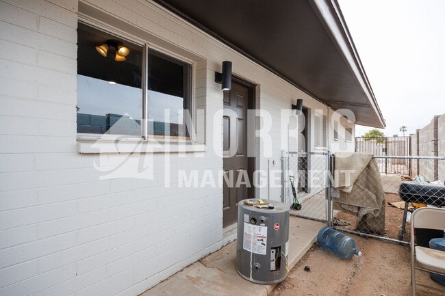 Building Photo - Convenient, Beautifully Updated Space Available Now!