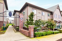 Building Photo - Urban Issaquah Highlands Condo