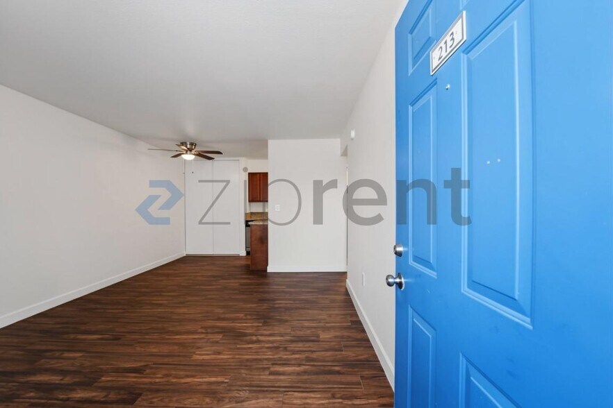 Building Photo - Unit B213
