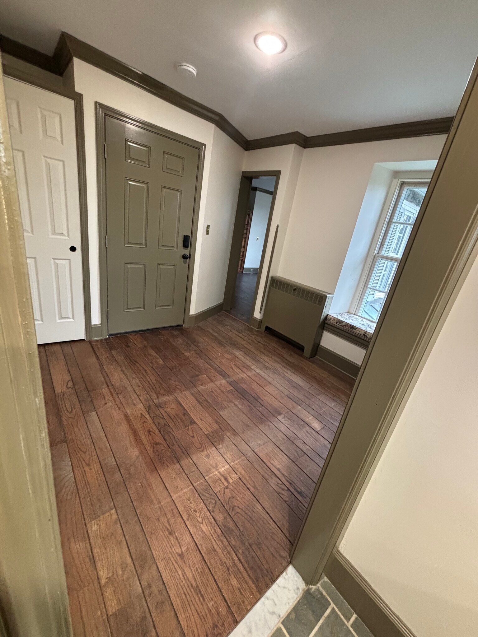 Building Photo - 28 W Main St