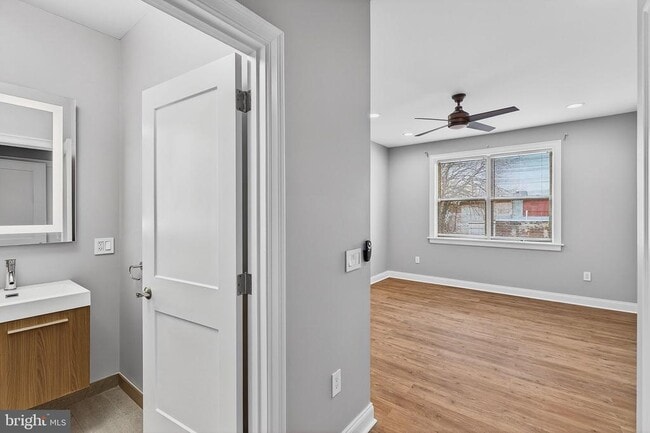 Building Photo - 2528 E Albert St