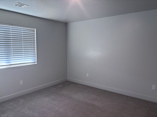 Building Photo - 4 bed | 2 1/2 bath | 2 car garage in Desert Canyon with washer/dryer/fridge