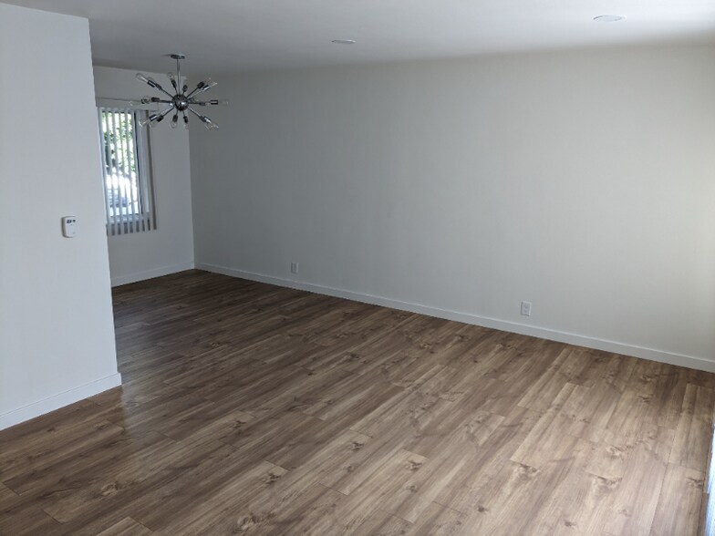 Building Photo - 1118 S Fairfax Ave