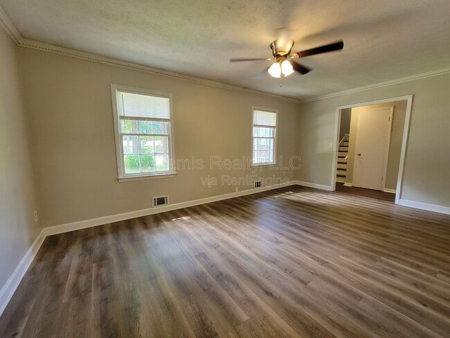 Building Photo - 2506 Windmere Dr NW