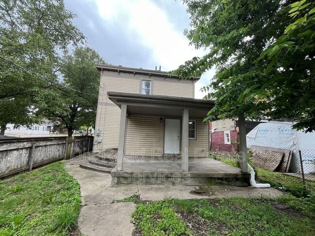 Building Photo - 168 Chestnut St