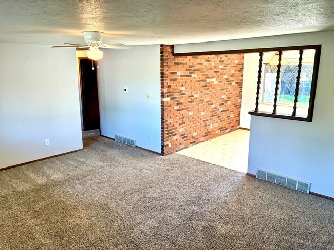 Building Photo - 3 Bedroom, 1 Bath Home with 1 car attached garage in Northwest Loveland, CO