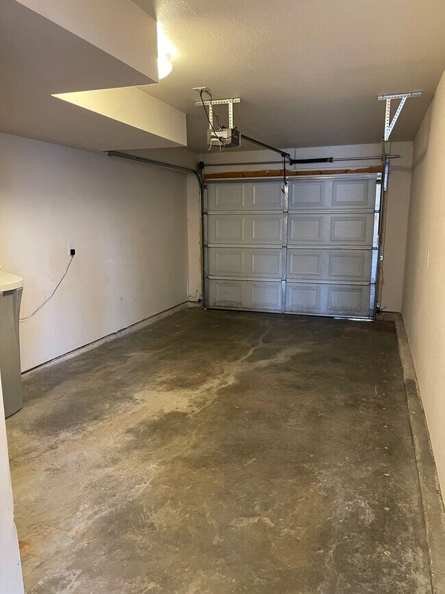 Building Photo - 16830 Huntington Ln