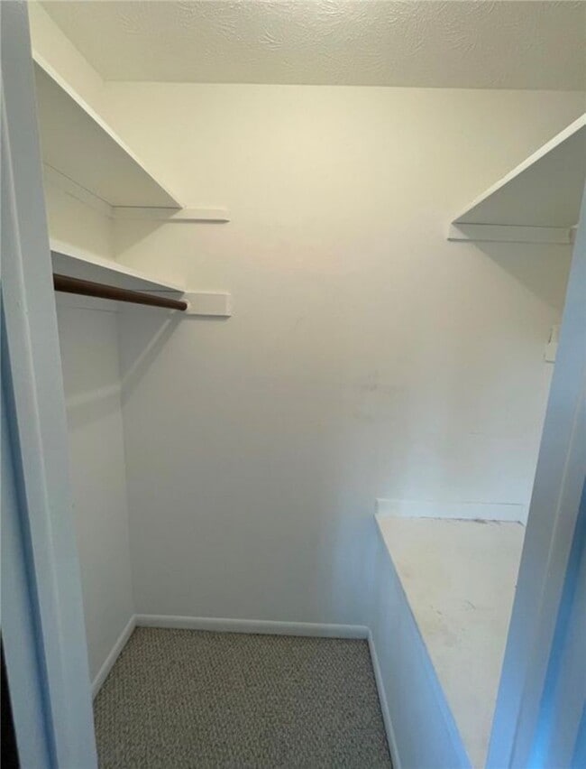 Building Photo - 422 Eastbrooke Ln