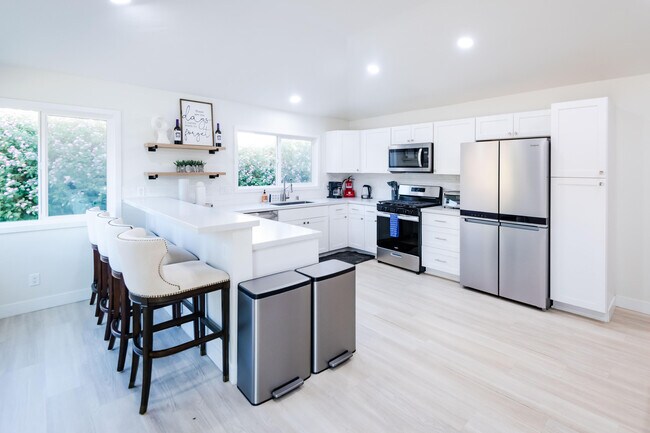 Building Photo - 79361 Port Royal Ave