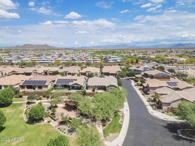 Building Photo - 3123 E Cat Balue Dr