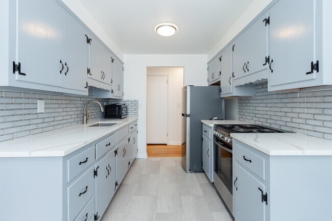 Building Photo - 56 Church St