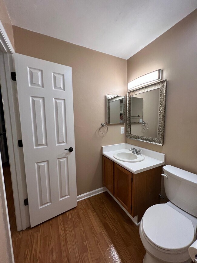 Building Photo - 3007 Richview Park Cir W
