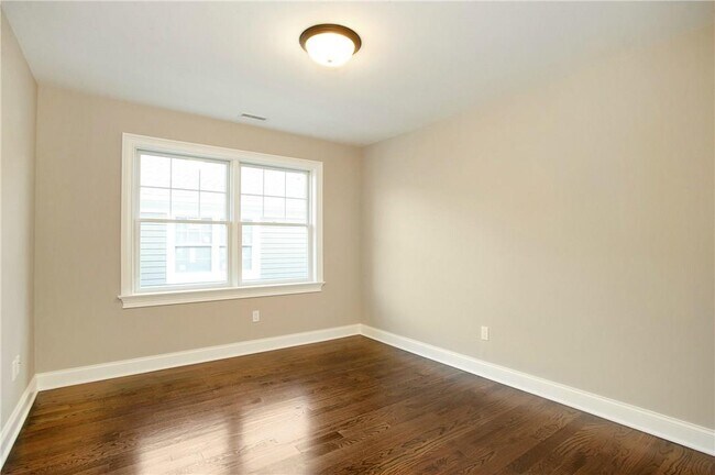 Building Photo - 150 Woodside Ave