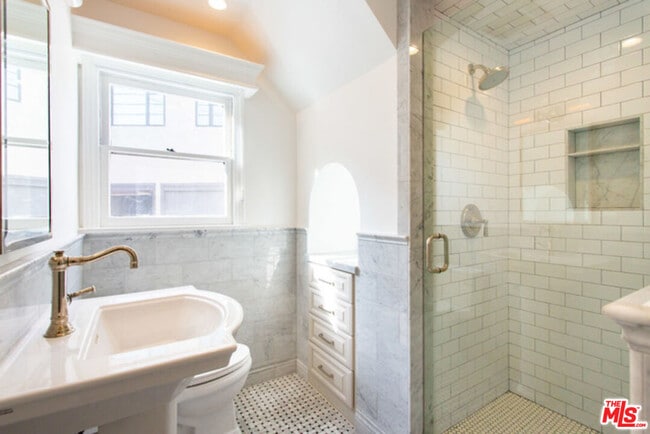 Building Photo - 153 N Arnaz Dr