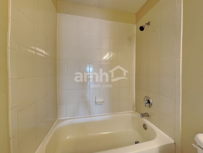 Building Photo - 2065 Home Again Rd