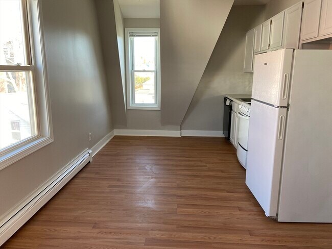 Building Photo - 16 Lincoln St