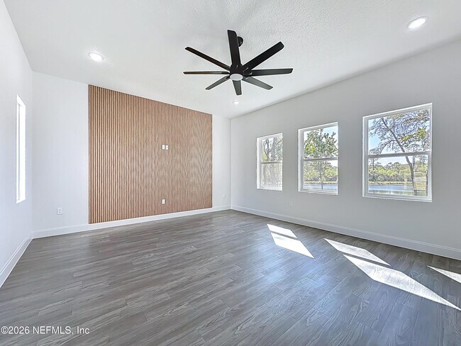 Building Photo - 2121 Broadwater Dr