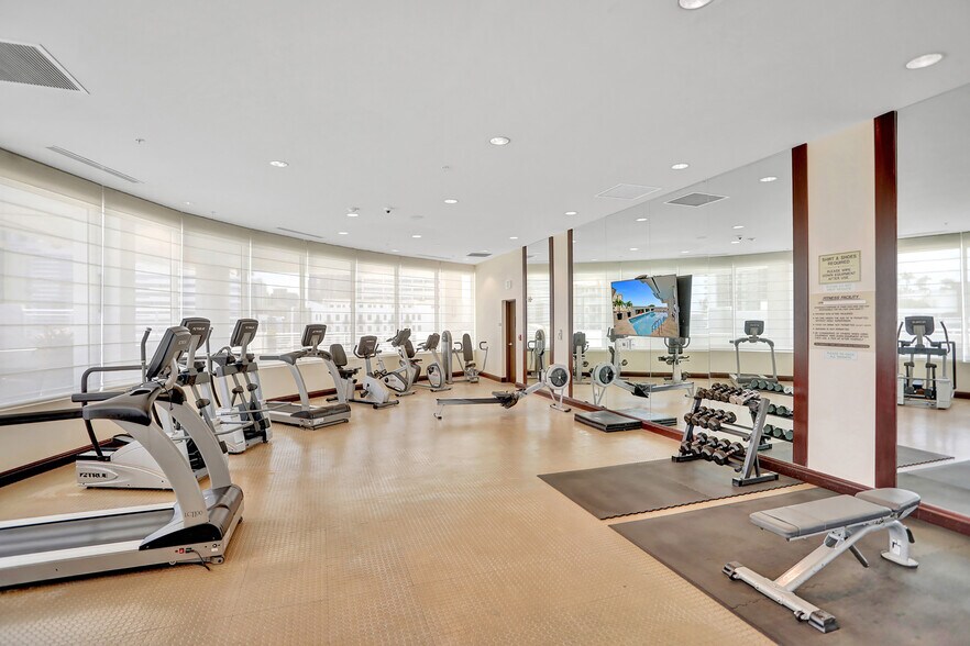 Building Photo - 315 NE 3rd Ave