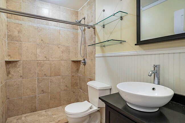 Building Photo - 12812 Raymond Dr