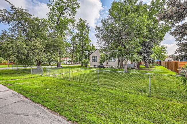 Building Photo - 890 Depew St