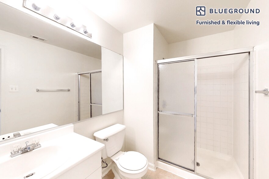 Building Photo - 15717 Winners Dr