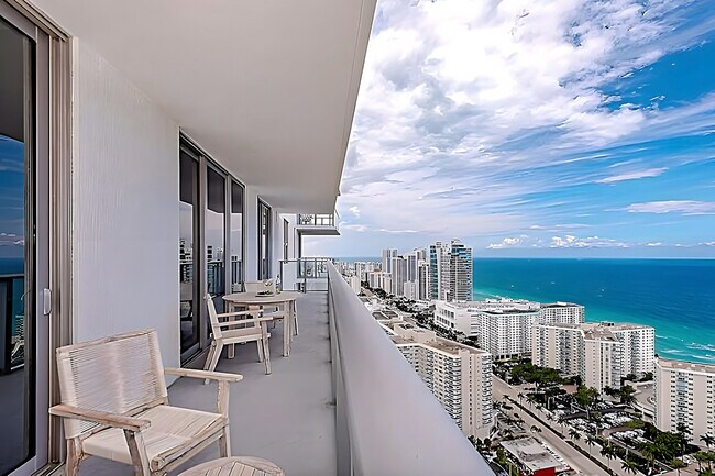 Building Photo - 4010 S Ocean Dr